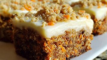 Carrot Cake Cream Cheese Bars