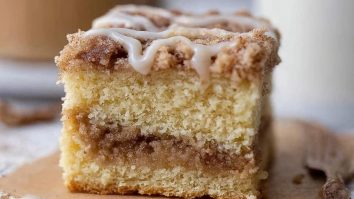 Easy Copycat Starbucks Coffee Cake