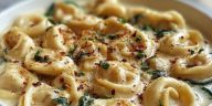 Creamy Crockpot Tortellini Alfredo