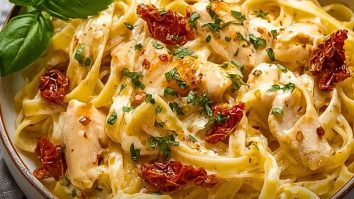 Fettuccine Alfredo with Chicken and Sundried Tomatoes