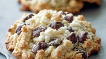 Bakery-Style Chocolate Chunk Cookies