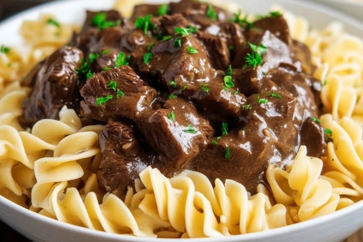 Easy Crockpot Beef Tips & Noodles