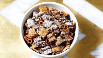 Samoas Puppy Chow