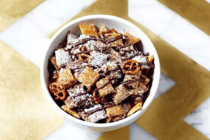 Samoas Puppy Chow