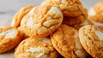 Pumpkin Cheesecake Cookies