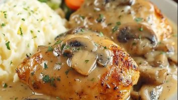 Texas Roadhouse Smothered Chicken