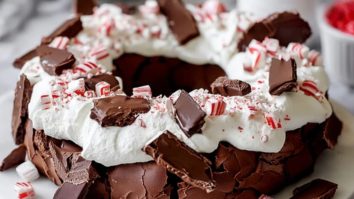 Chocolate Peppermint Christmas Pavlova Wreath Dessert