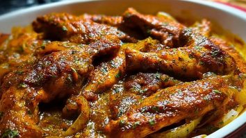 Smothered Turkey Wings with Gravy