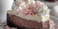 Easy Peppermint Chocolate Cheesecake