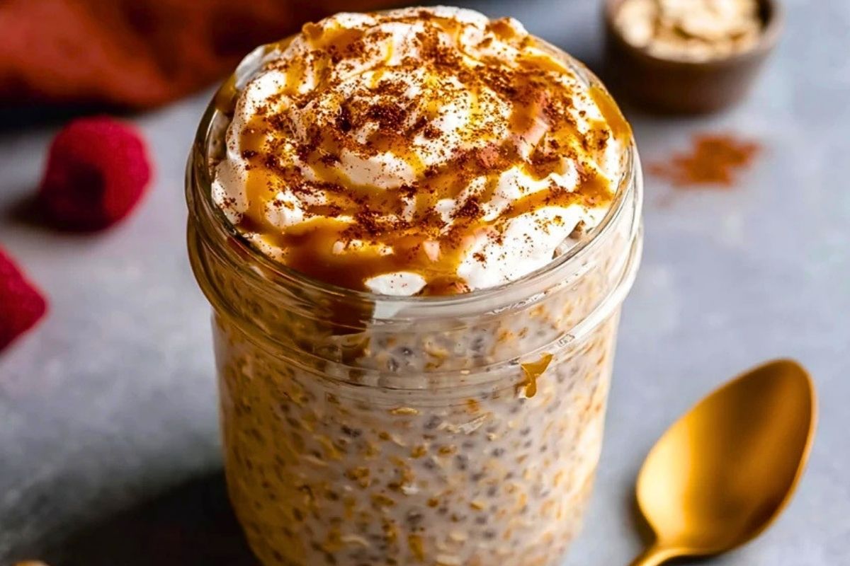 Protein-Packed Cinnamon Roll Overnight Oats