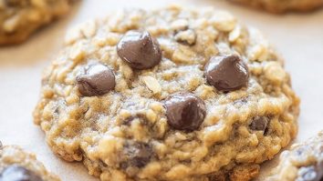 Chewy Oatmeal Chocolate Chip Cookies