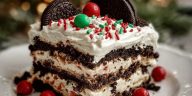 No-Bake Christmas Oreo Lasagna