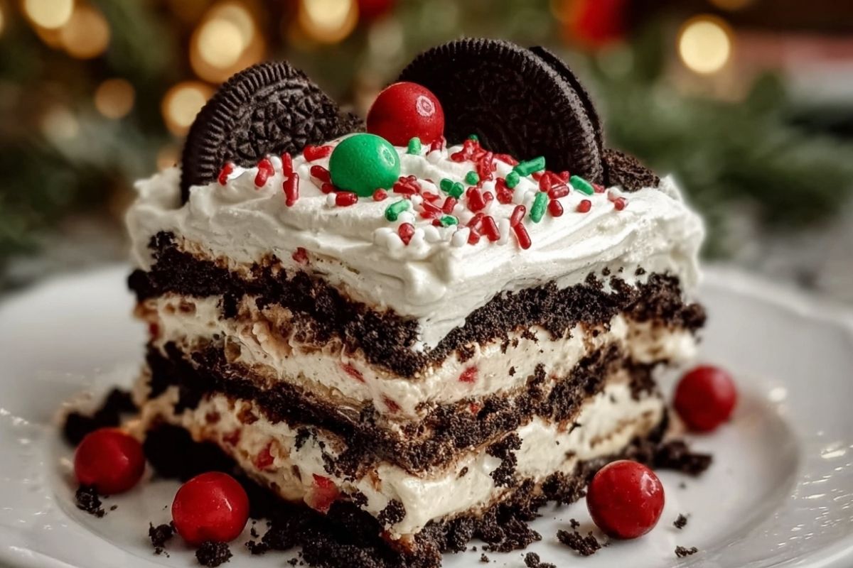 No-Bake Christmas Oreo Lasagna